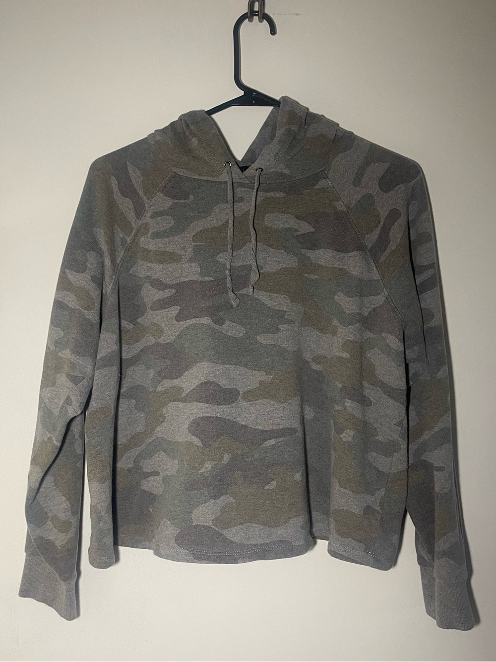 #92 Torrid Women's Gray/Green Camo Pullover Hooded Drawstring Hoodie 1X Plus